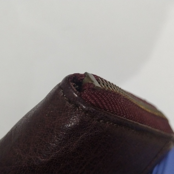 IBIZA Round Zipper Leather Wallet - Card, Bills & Coin Compartments 6 x 4 inches - Picture 8 of 11